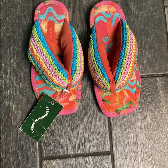 Toucans Crochet Puffy Flip Flop - Picture 2 of 5